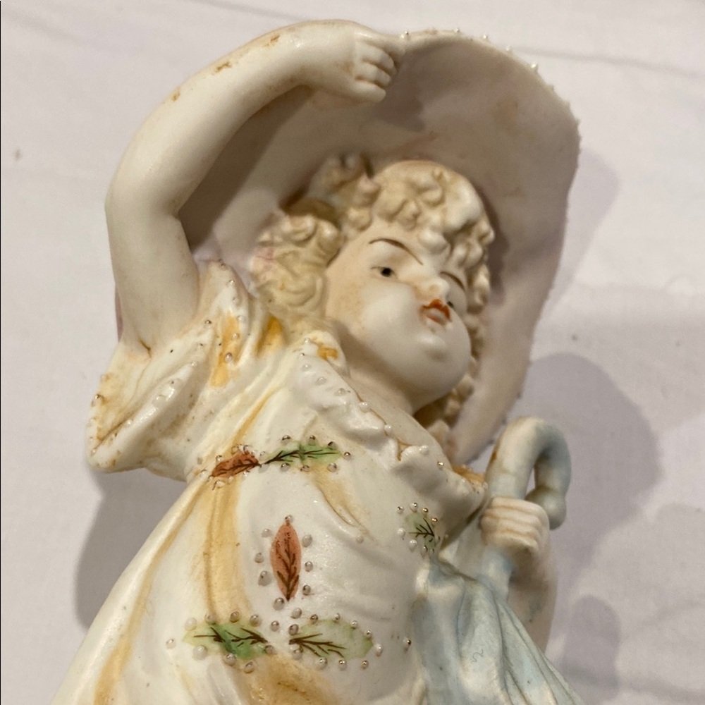 Vintage Bisque Porcelain Hand Painted Figurine with Umbrella 9” approx - Picture 4 of 15